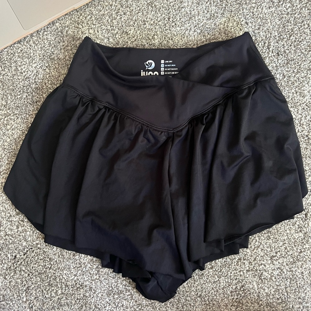Iuga Black Skorts